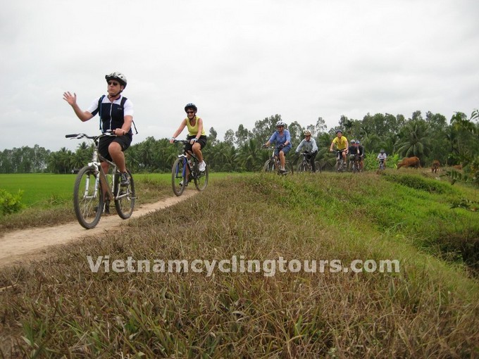 Biking Mekong Delta Can Tho - Rach Gia, explore Phong Dien backwaters